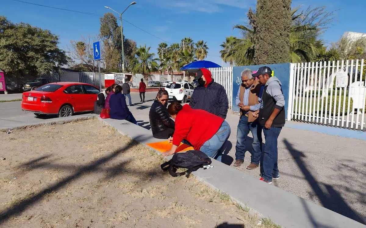 Docentes de Gómez Palacio exigen pago retroactivo