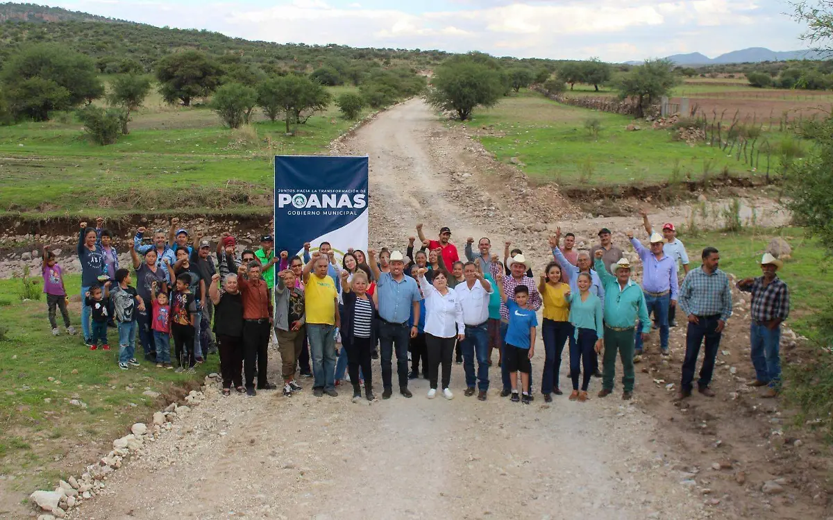Rehabilitan caminos rurales en Poanas