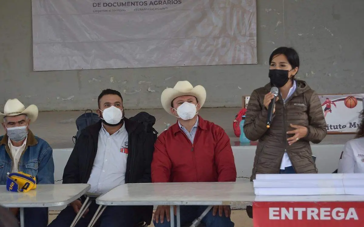 Reciben campesinos de Peñón Blanco documentos que les dan certeza jurídica