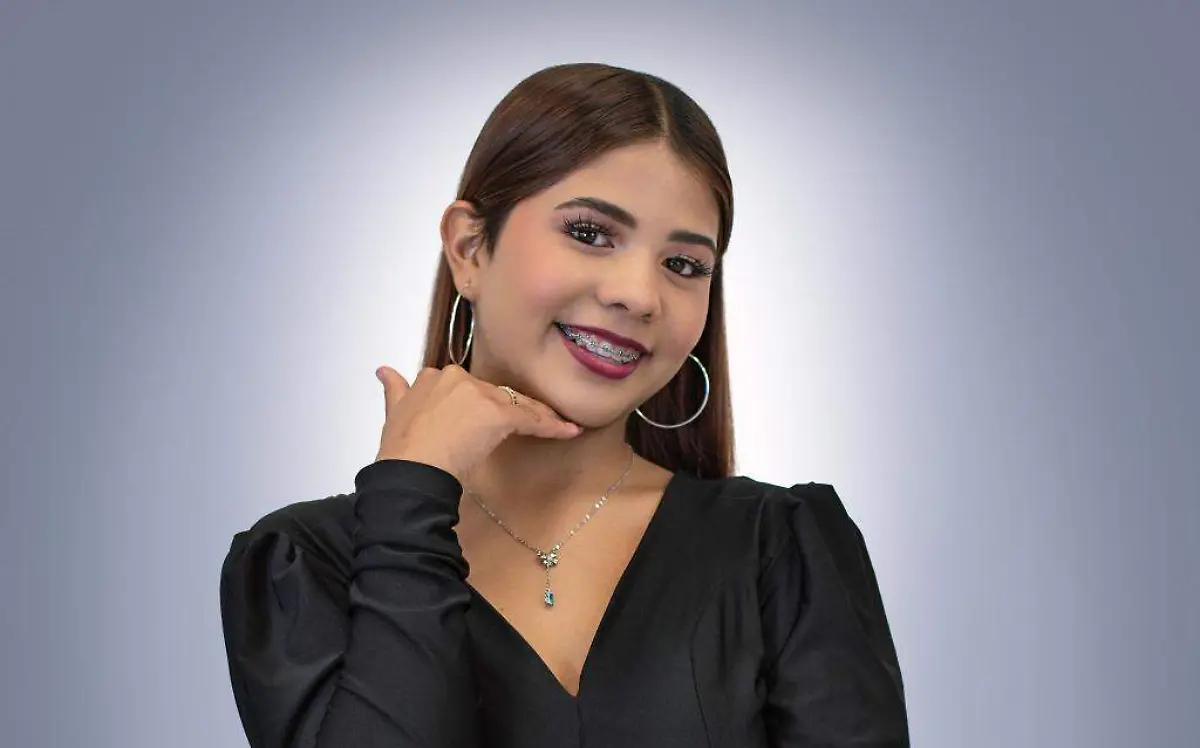 Mily Hernández Zamora electa a reina del Cobaed #29 de Canatlán