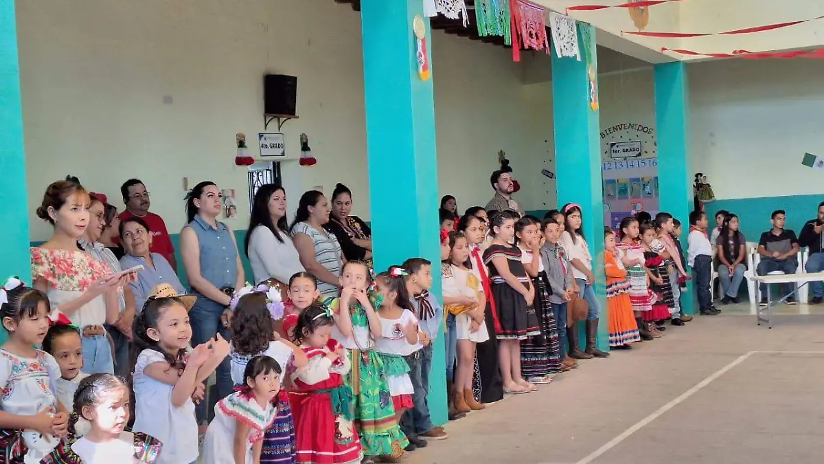 Colegio González y Valencia representó el Grito de Independencia
