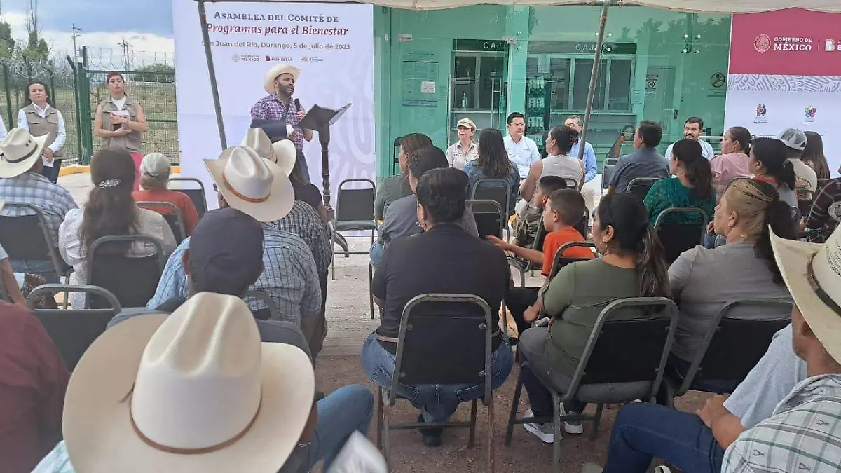 Alcalde de San Juan del Río toma protesta a comité de Bienestar