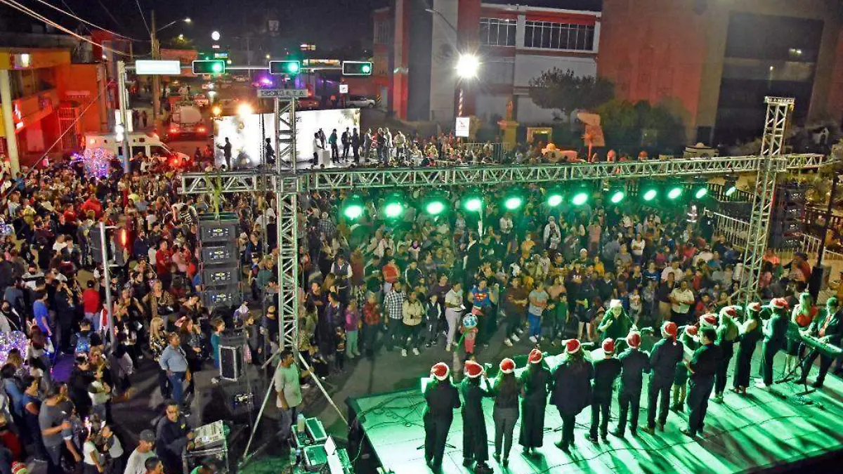 Encienden alumbrado navideño en Gómez Palacio