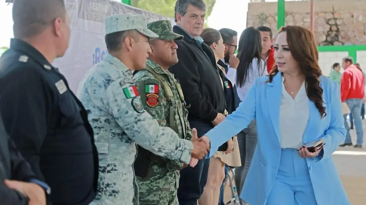 Llegan múltiples servicios a familias de Simón Bolívar