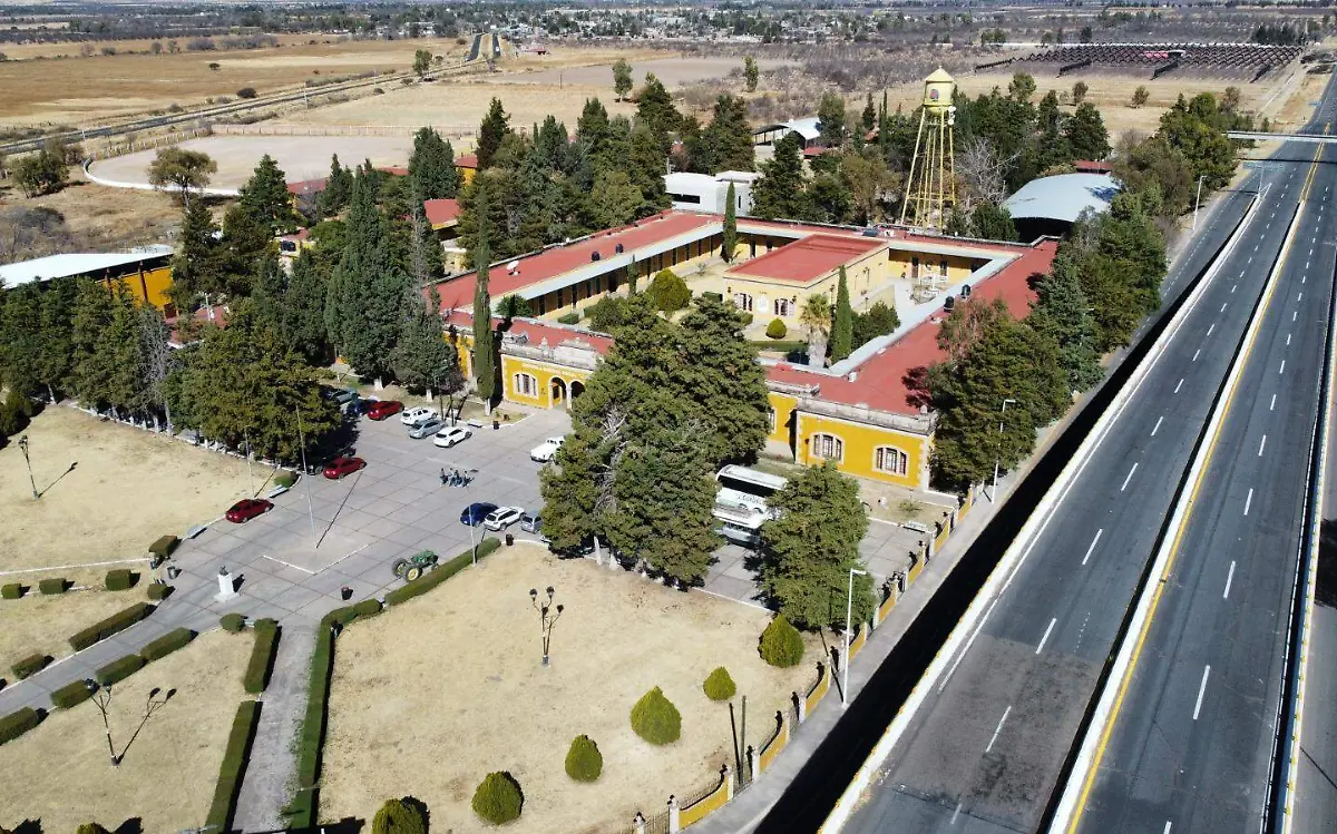 Rehabilitan edificio de la Normal Rural J. Guadalupe Aguilera