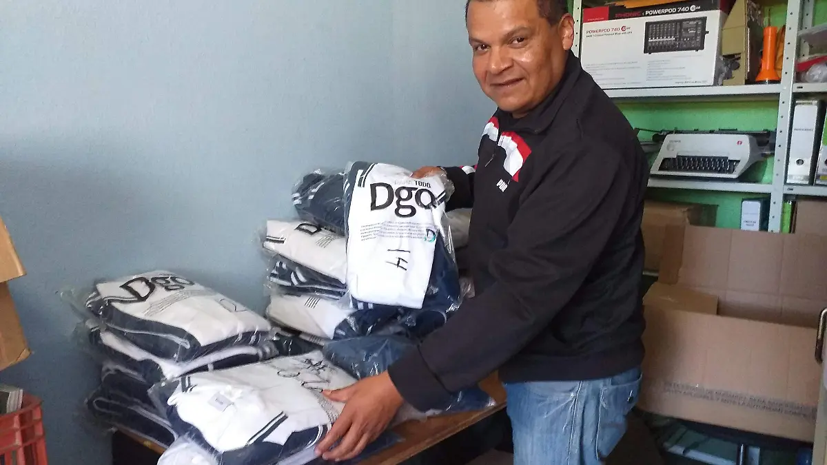 Se realizan los cambios de uniformes en la OMAE Canatlán