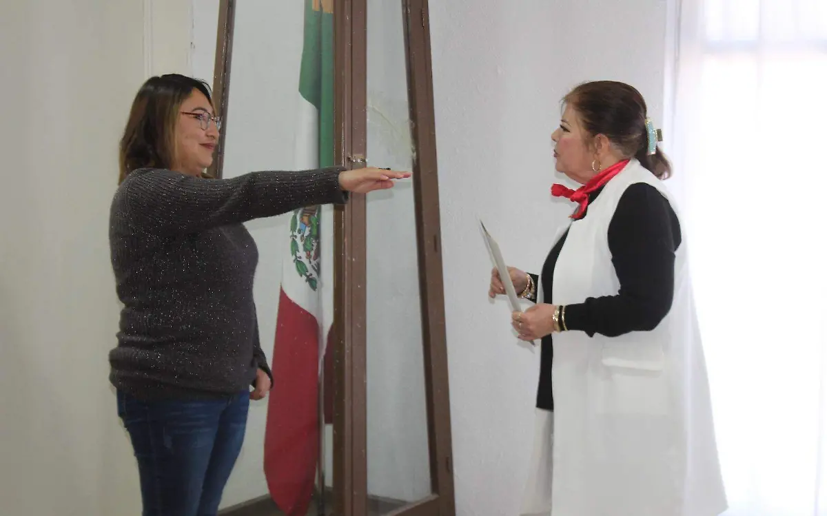 Toman protesta nuevas funcionarias públicas en Ayuntamiento de Poanas