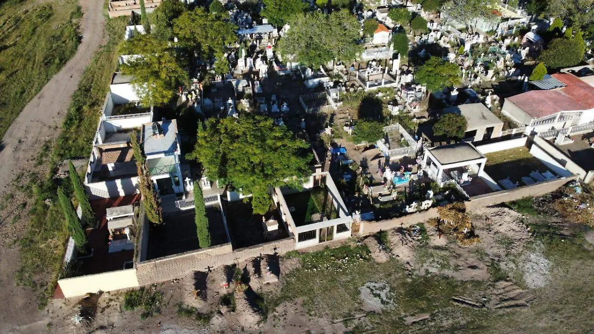 Amplían panteón de Canatlán como medida preventiva