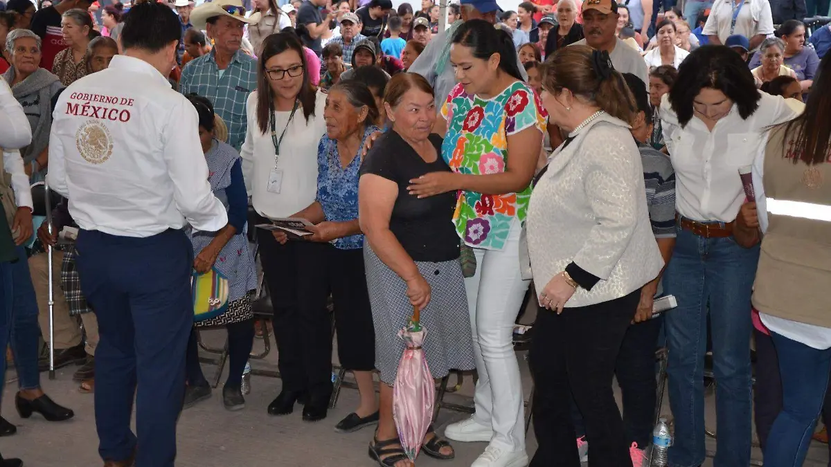 Visita secretaria de Bienestar a Villa Unión Poanas