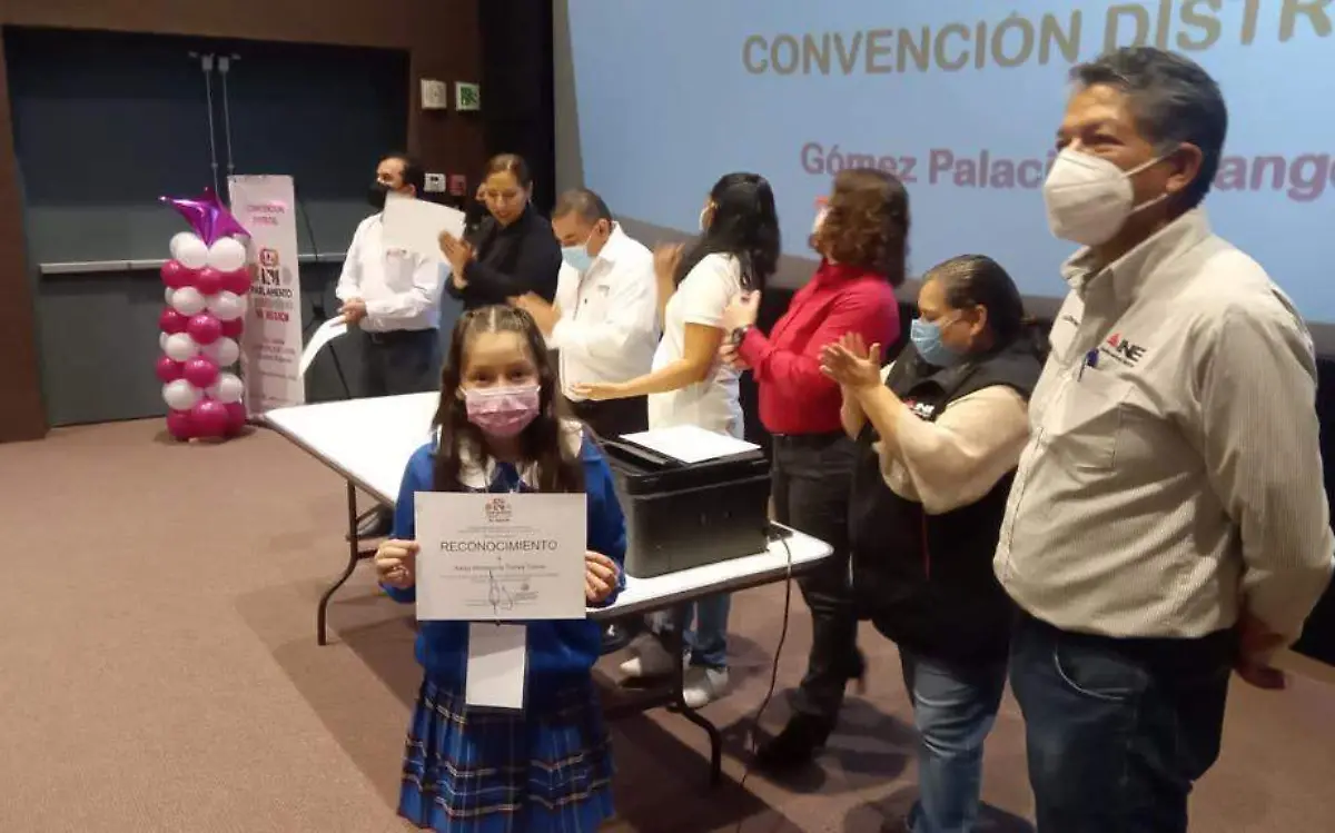 Alex Monserrat representará al Distrito 02 Durango el Parlamento Infantil