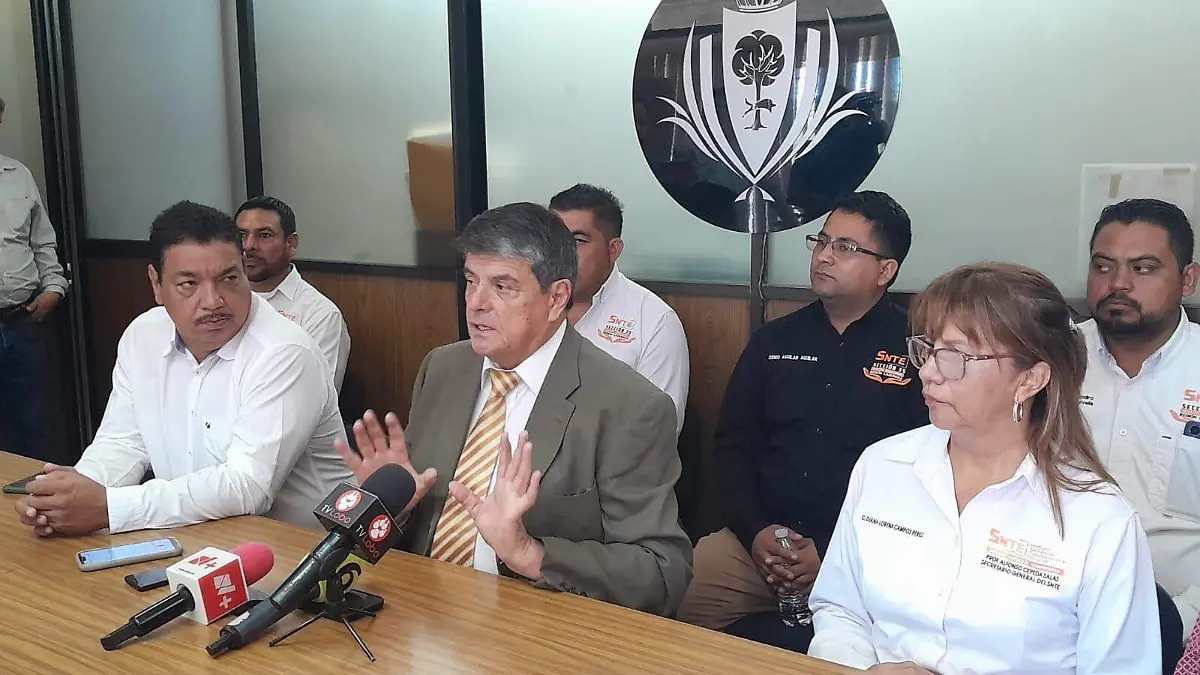 Depositarán aumento salarial con retroactivo a maestros