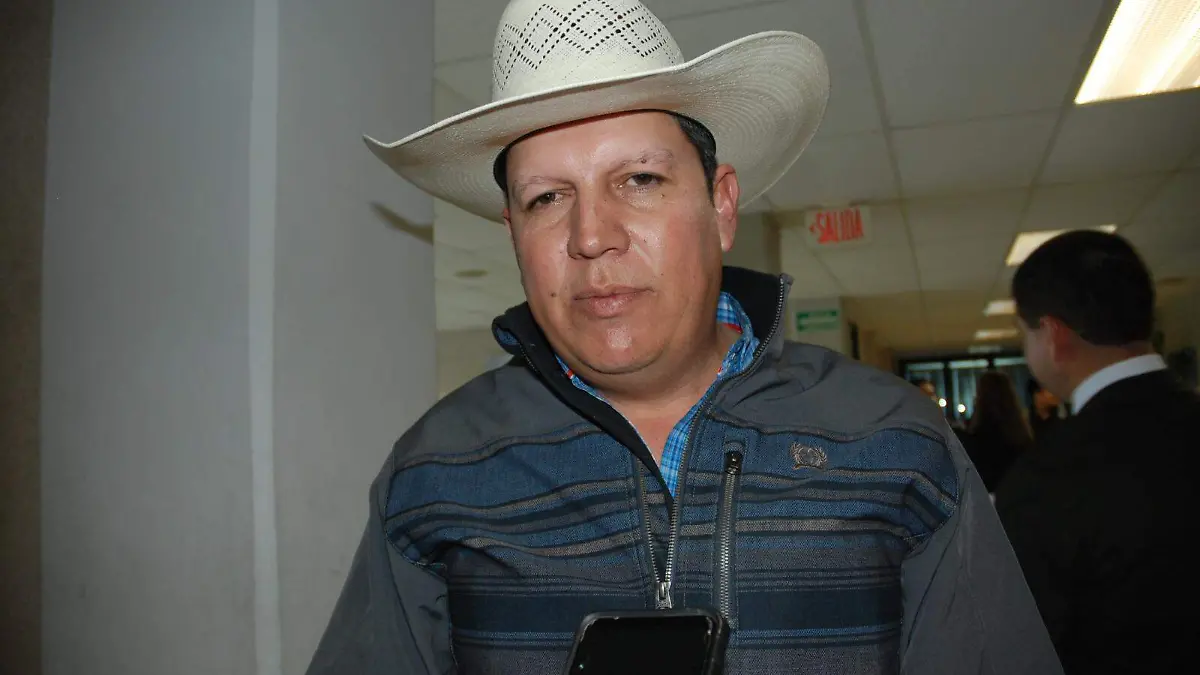 Recomiendan venta de hato ganadero en riesgo de morir tras sequía