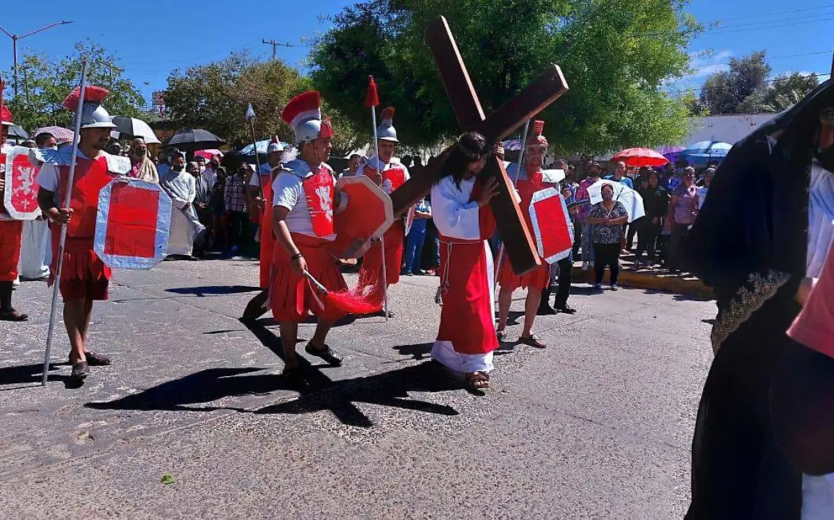 Cientos de feligreses vivieron el Viacrucis en Guadalupe Victoria