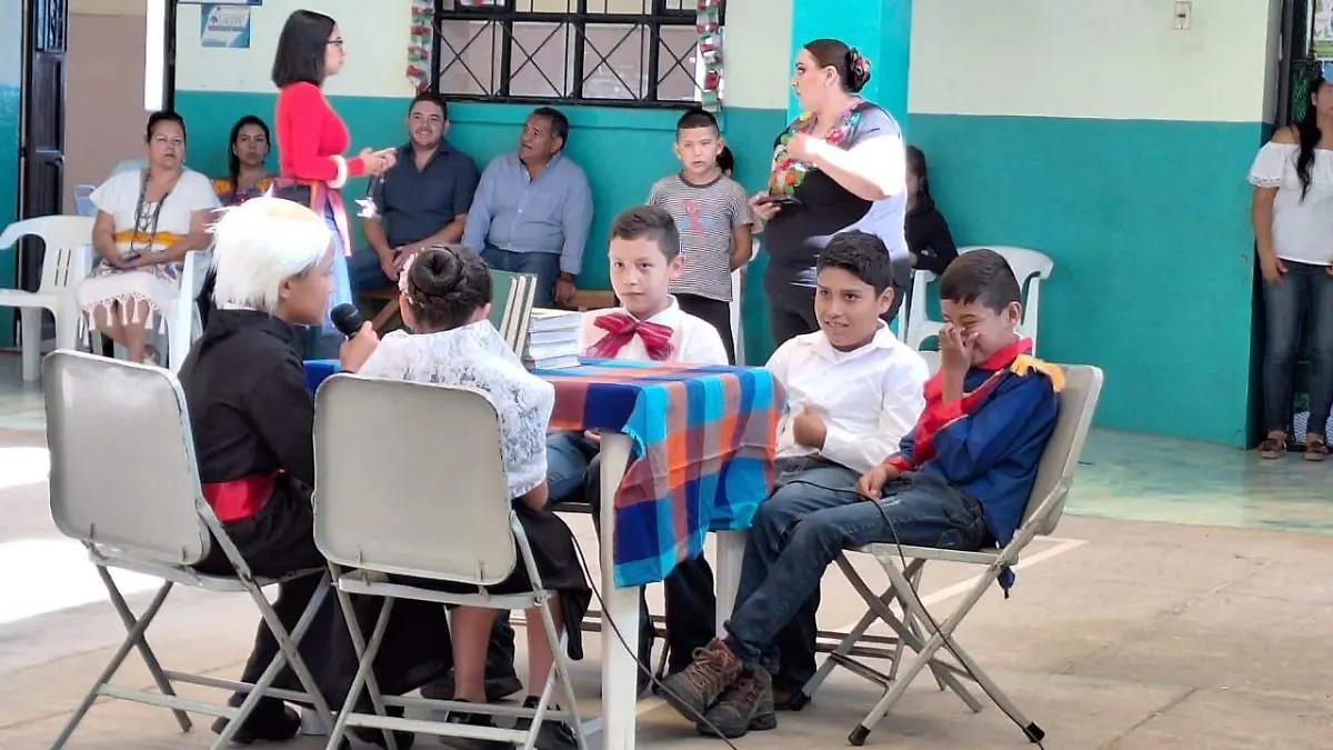 Colegio González y Valencia representó el Grito de Independencia
