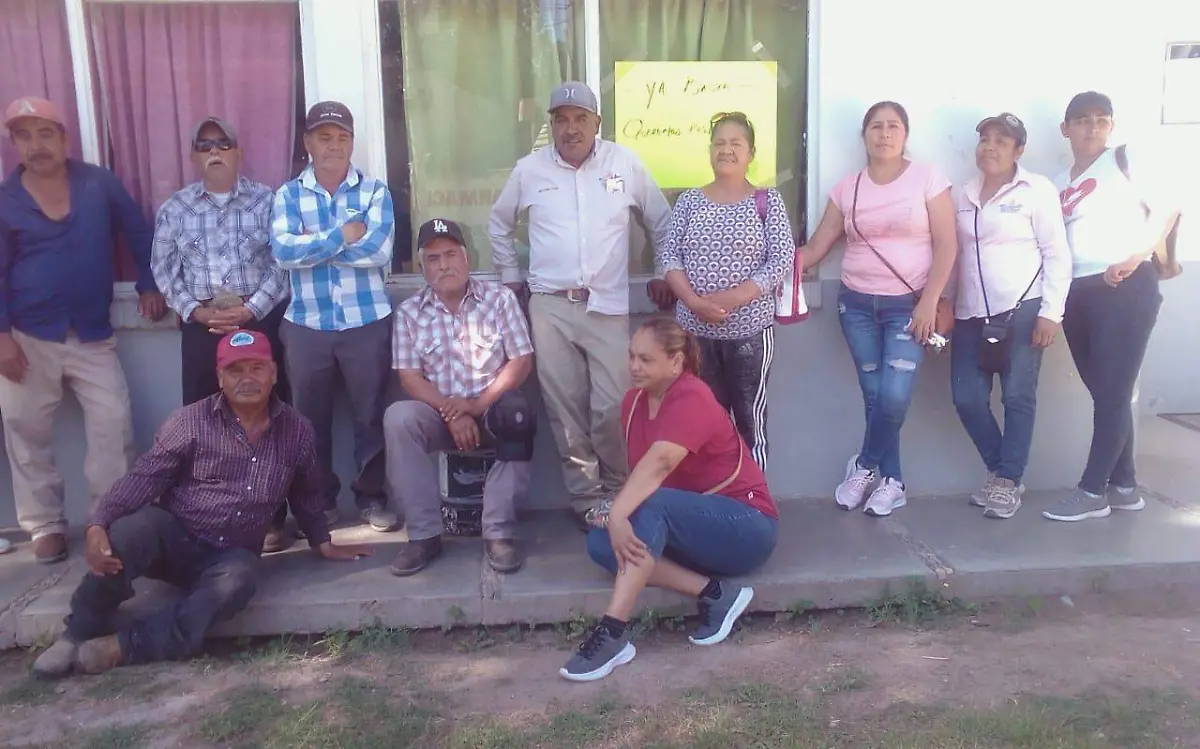 Trabajadores cierran nuevamente la Presidencia Municipal de Peñón Blanco, Durango