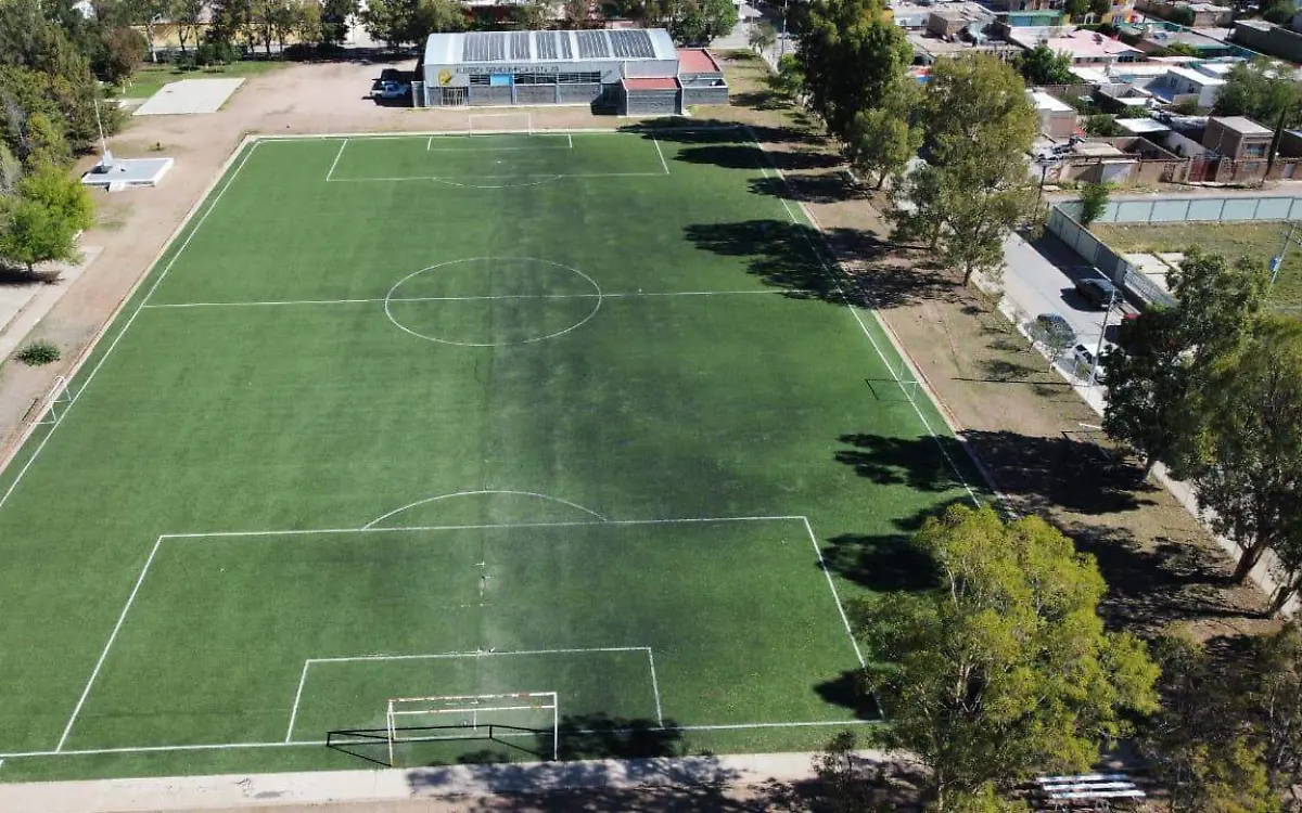 Acondicionan campo de futbol en Canatlán