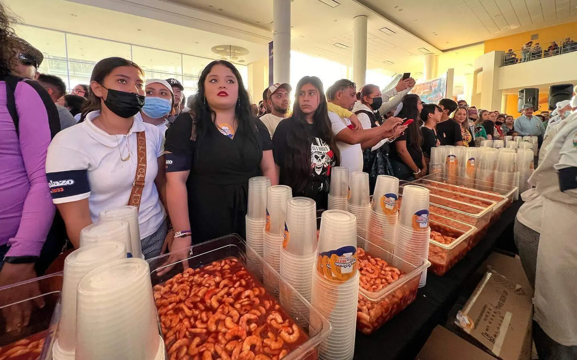 Mazatlán rompe Récord Guinness con el coctel de camarón más grande del mundo