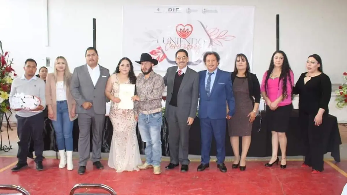 Se unen en matrimonio 20 parejas en Pánuco de Coronado