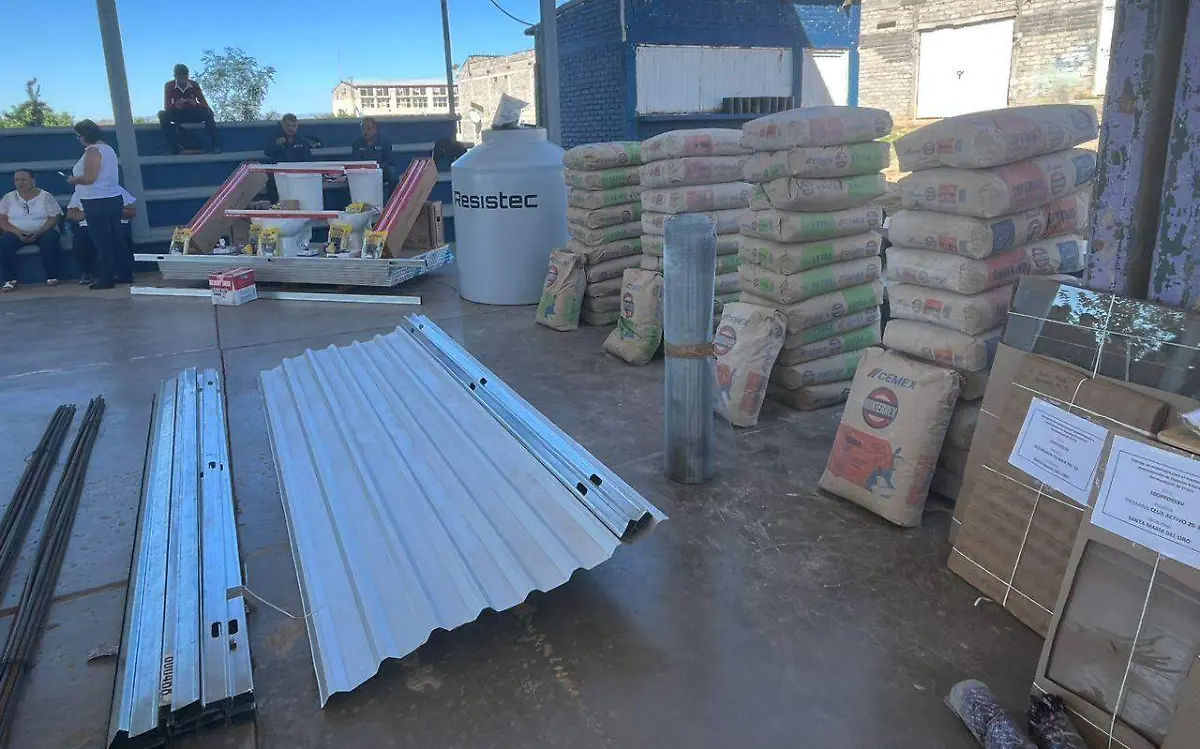 Escuelas de El Oro reciben apoyos de la SEED