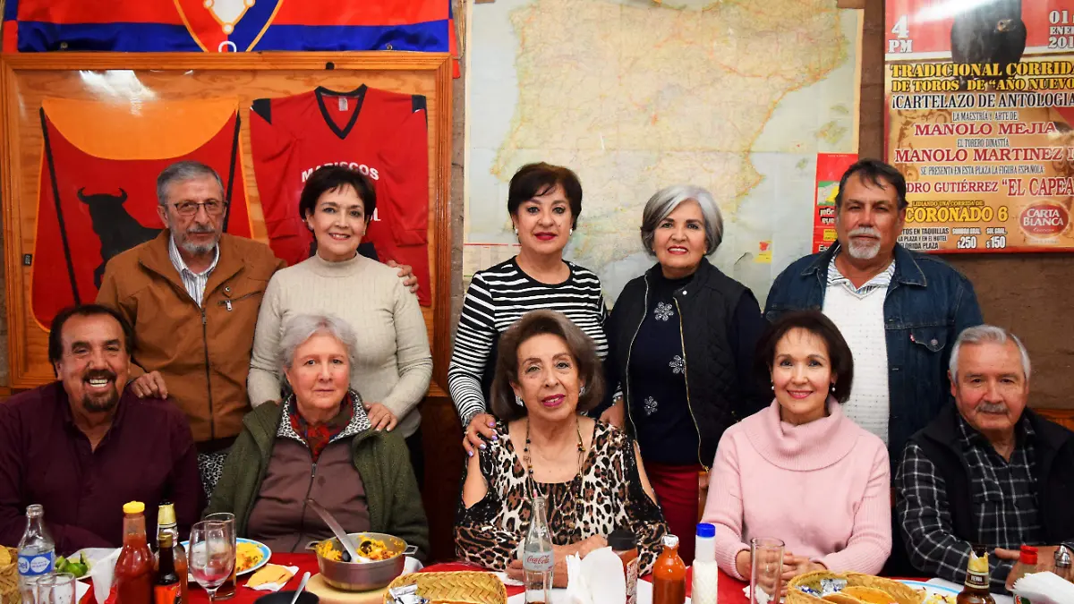 Las gentiles familias Herrera Ruiz, Díaz Ruiz, Aguilar Ruiz, Ruiz Canaán y Ruiz Ruiz, compartiendo el pan y la sal