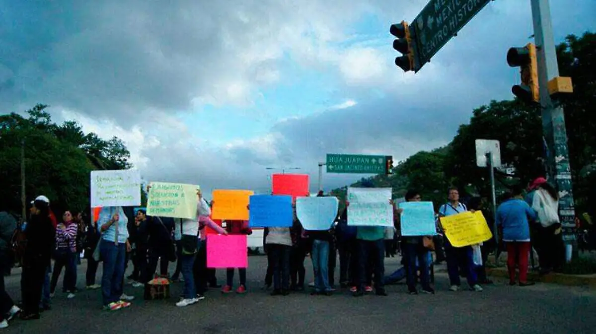 oaxaca-bloqueo-padres-escuelas