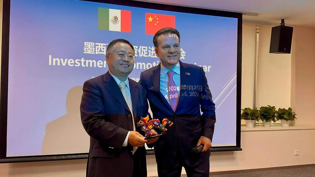 Gobernador Esteban Villegas con inversionistas asiáticos 