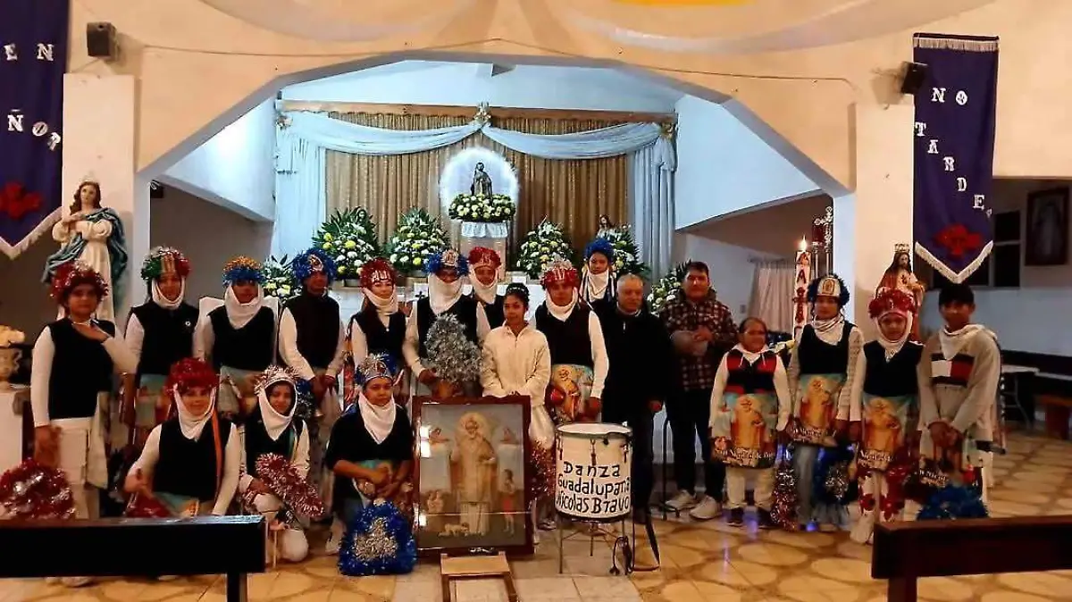 Integrantes de la danza de la comunidad de Nicolás Bravo