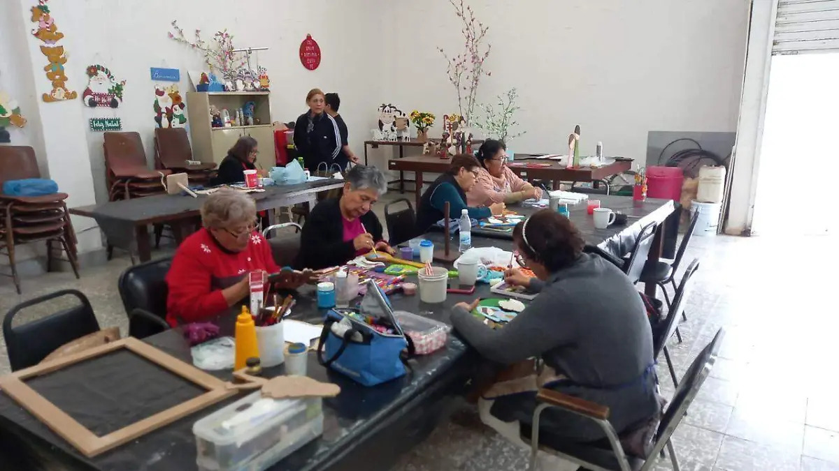 Imparten taller gratuito de termoformado de foamy