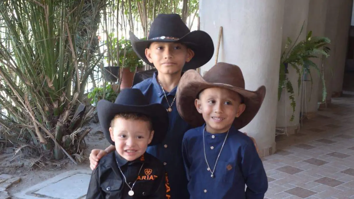 Presentan al templo a Cristian Alberto Solís 