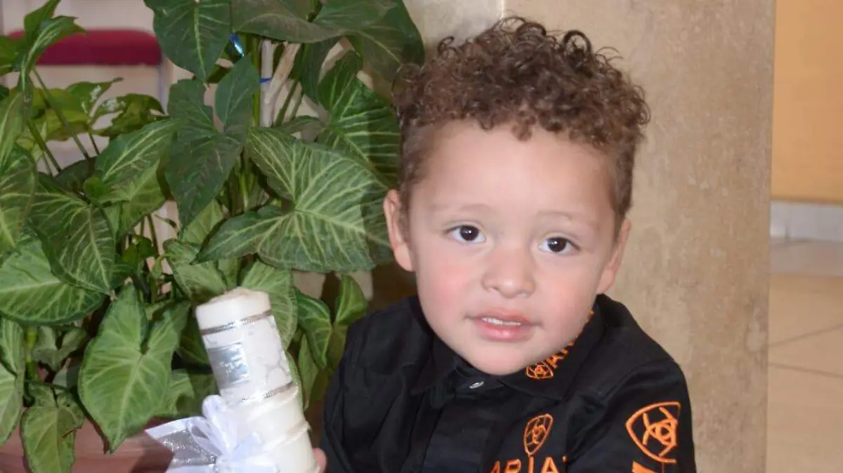 Presentan al templo a Cristian Alberto Solís 