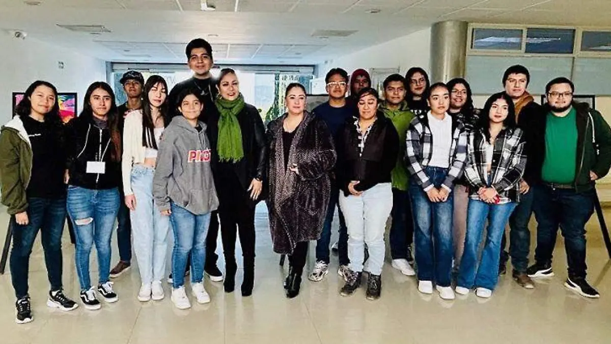 Participantes de la exposición de dibujo y pintura “Recuerdos del Ayer”