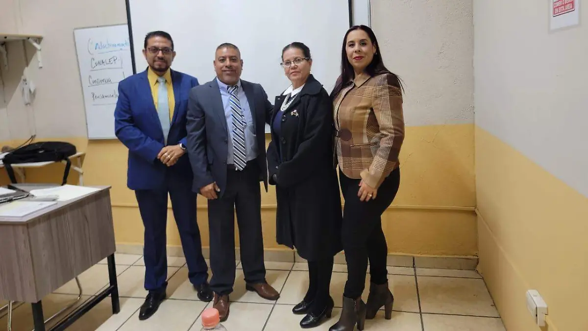 Tomó protesta como licenciado en Pedagogía Francisco Ortega