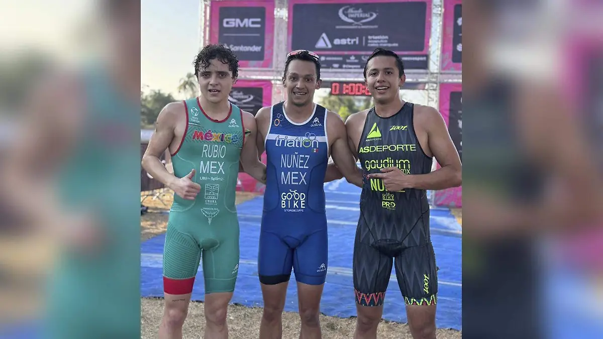 Atletas duranguenses participan en el Triatlón Acapulco 2024