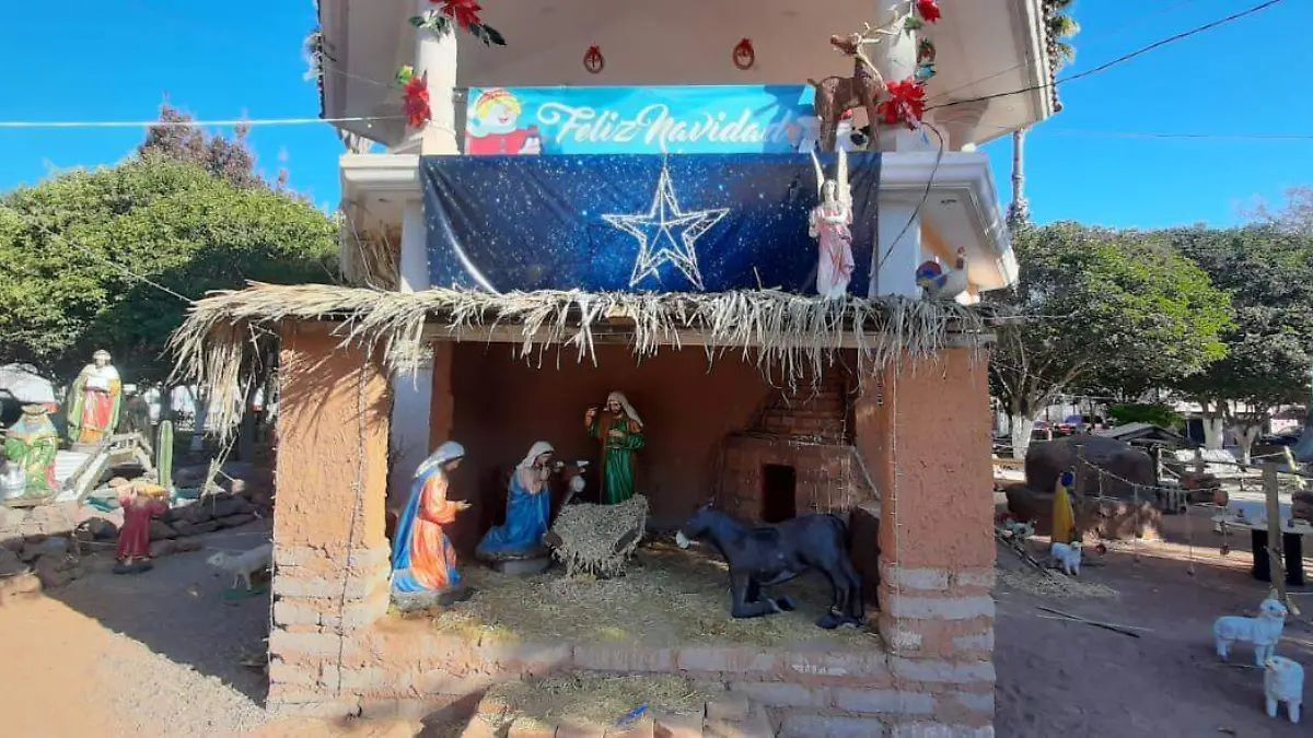 Bonito nacimiento instalado en la Plaza Juárez de Canatlán