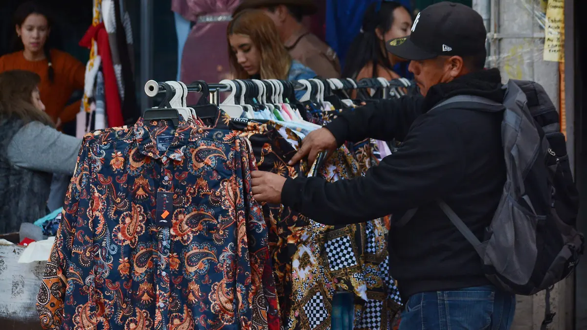 Comerciantes duranguenses se colocan en la vía pública 