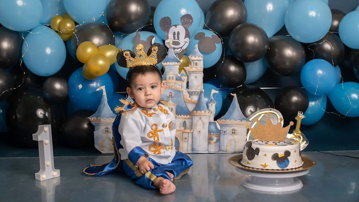 Celebró feliz su bautismo y primer añito el adorable Erick Ismael Guerrero Mata  
