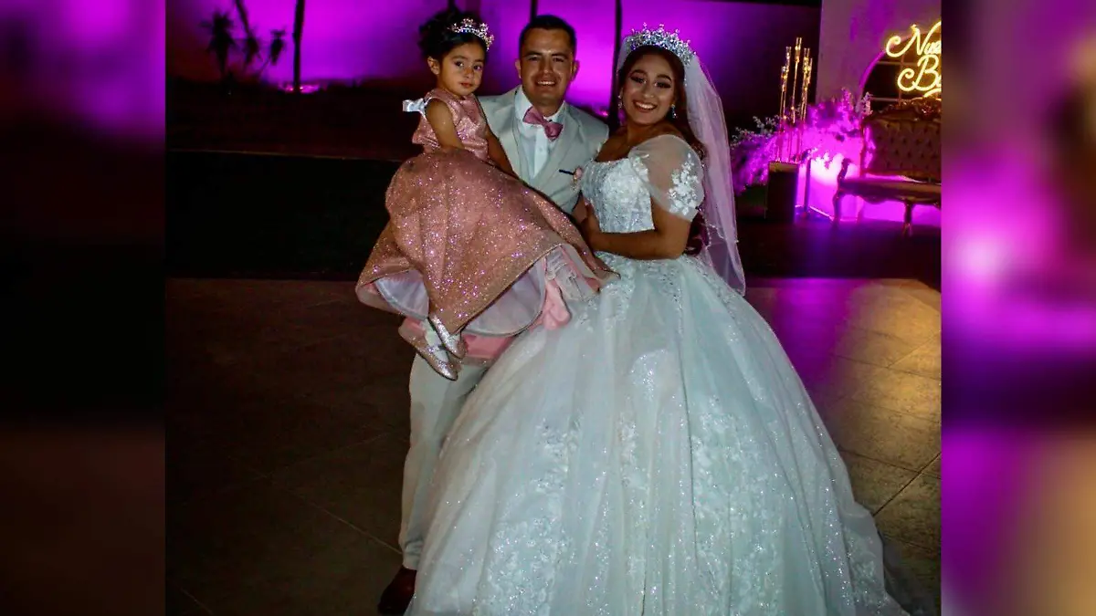 Mia Aitana con sus padres Jonatán Fernández Rodríguez y Evelyn Daniela Reyes Ávila