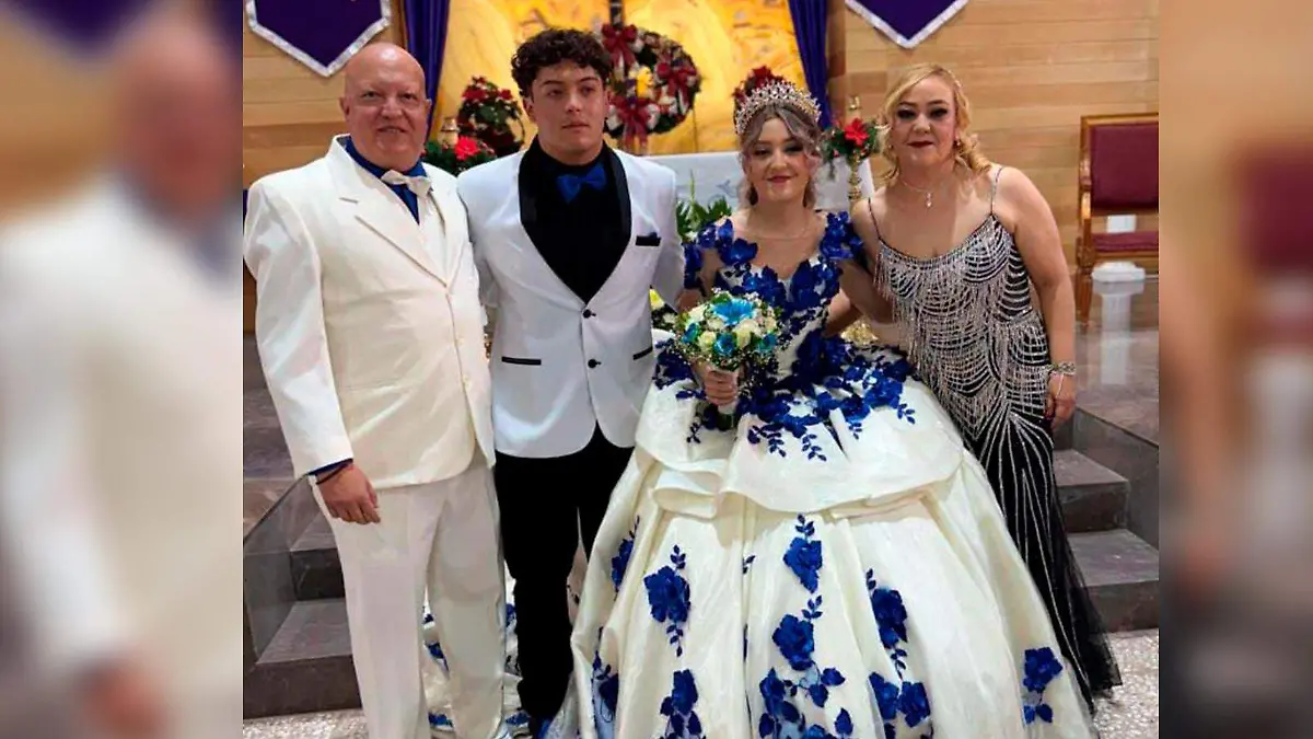 Hermosa y feliz lució Ewin Saray Ortiz Nevarez el día de sus XV años acompañada de su familia