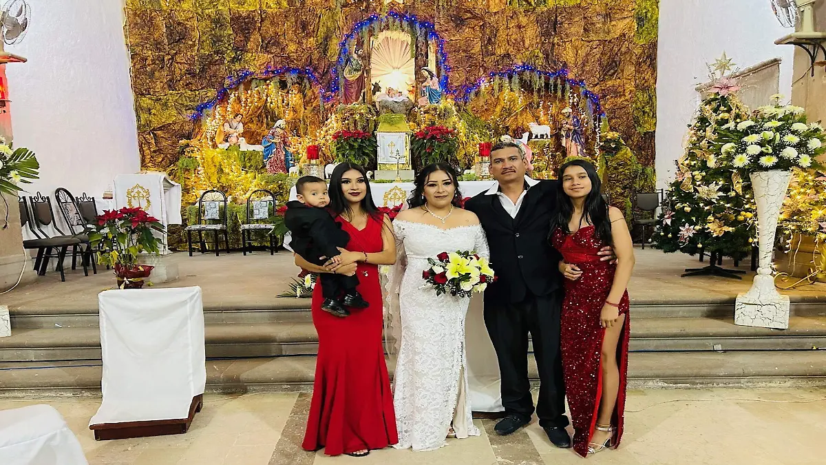 Mayte, Getsemaní y Yafeth Mesta Rodríguez, con los esposos Jaime y Mónica