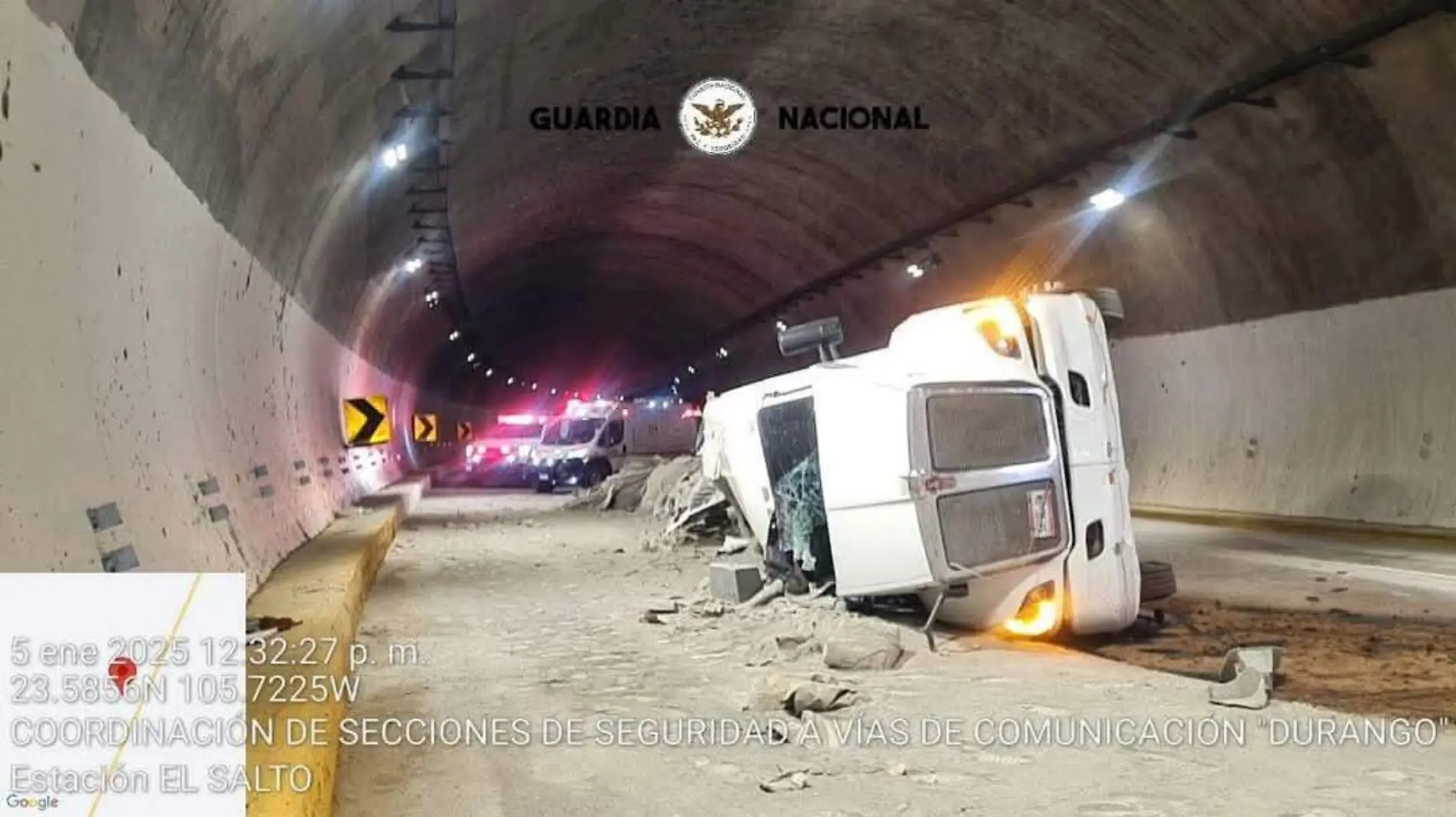 Vuelca tráiler en la Super Durango-Mazatlán, genera cierre intermitente de la circulación