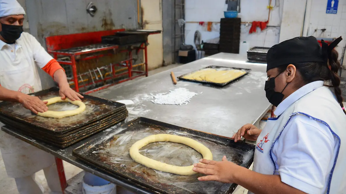 Elaboración rosca de reyes