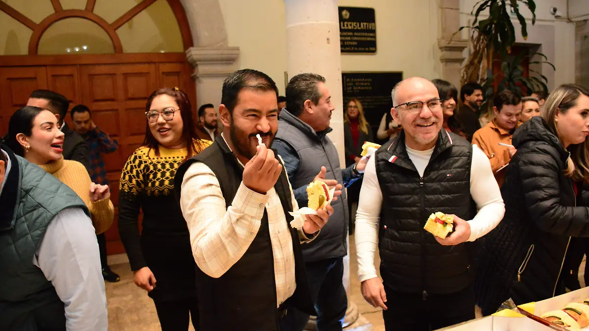 Héctor Herrera reafirma compromiso por Durango en convivio de Rosca de Reyes 