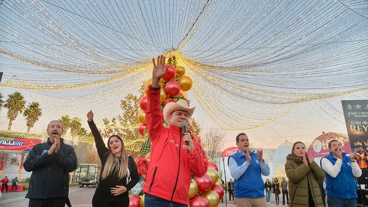Esteban Villegas, Marisol Rosso y Toño Ochoa comparten histórica Rosca de Reyes