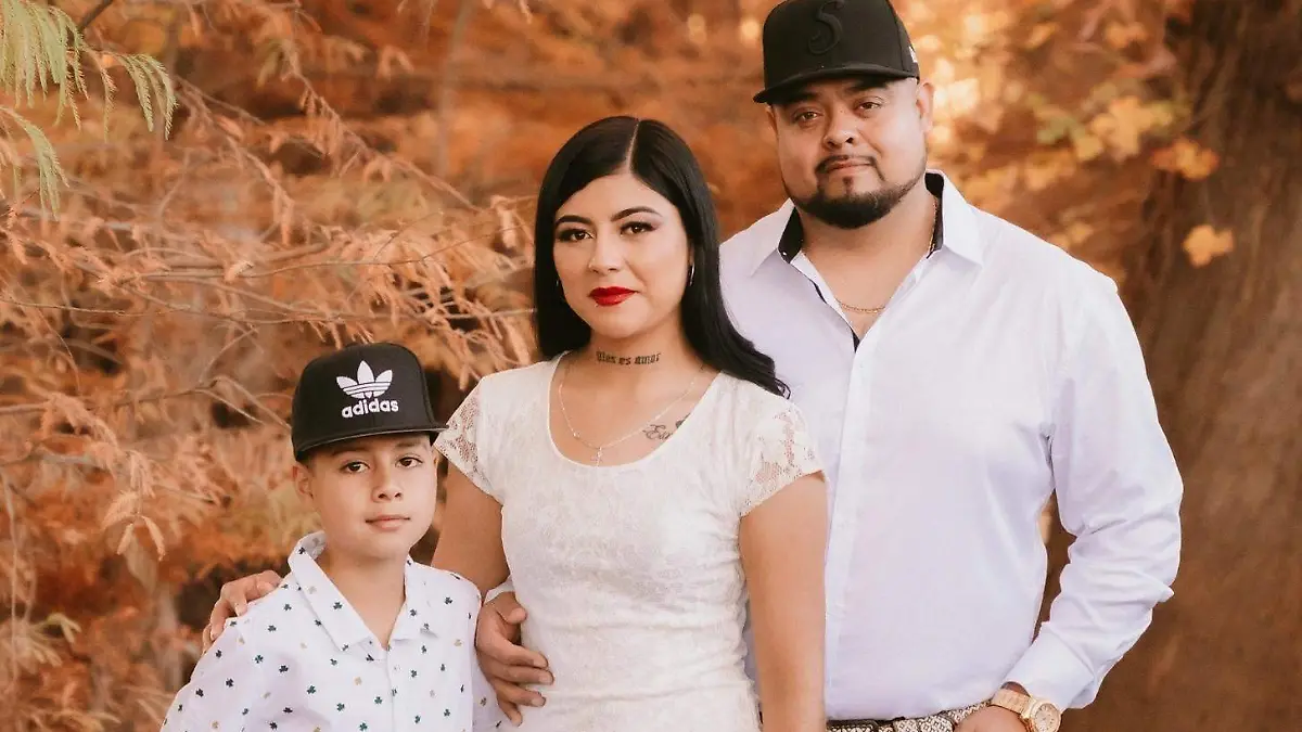 Una linda y feliz familia es la que forman Octavio, Esmeralda y su guapo hijo Sergio Rodríguez García