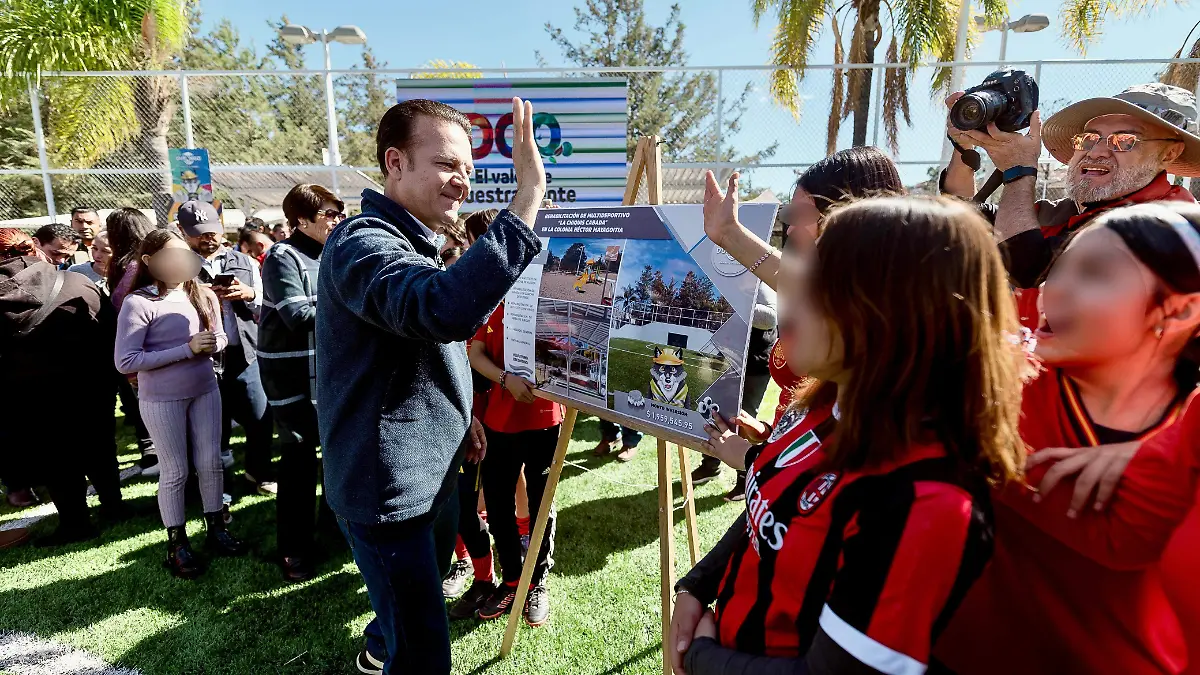 Esteban Villegas y Toño Ochoa inauguran cancha rehabilitada en la unidad deportiva