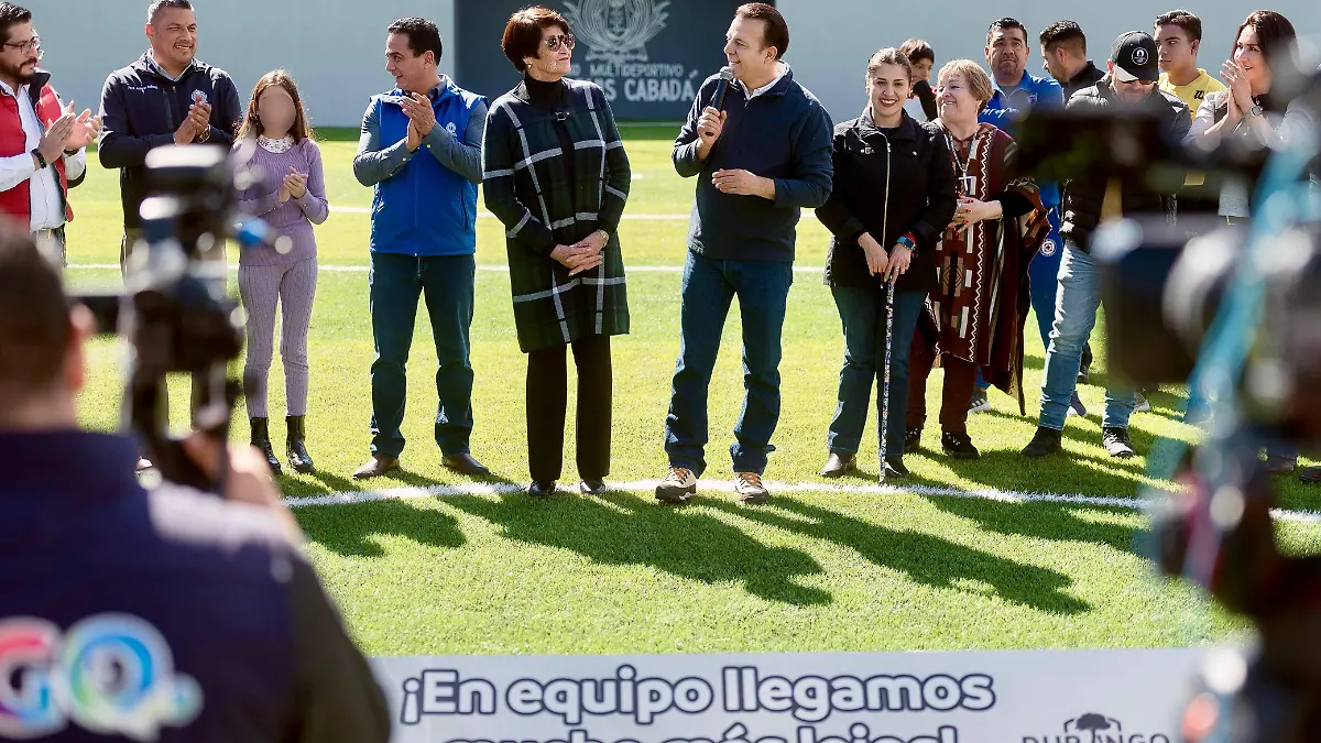 Esteban Villegas y Toño Ochoa inauguran cancha rehabilitada en la unidad deportiva