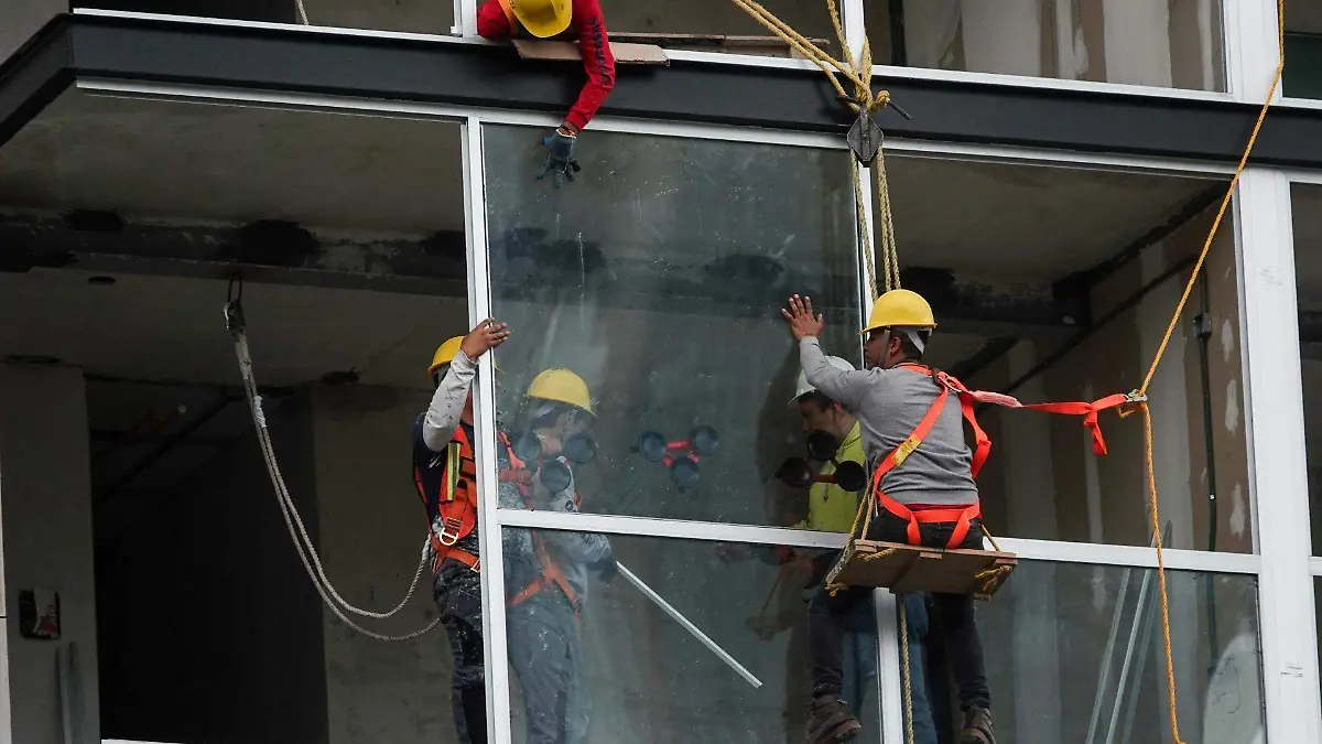 988053_Cotidiana Trabajadores Ventanal -1_web