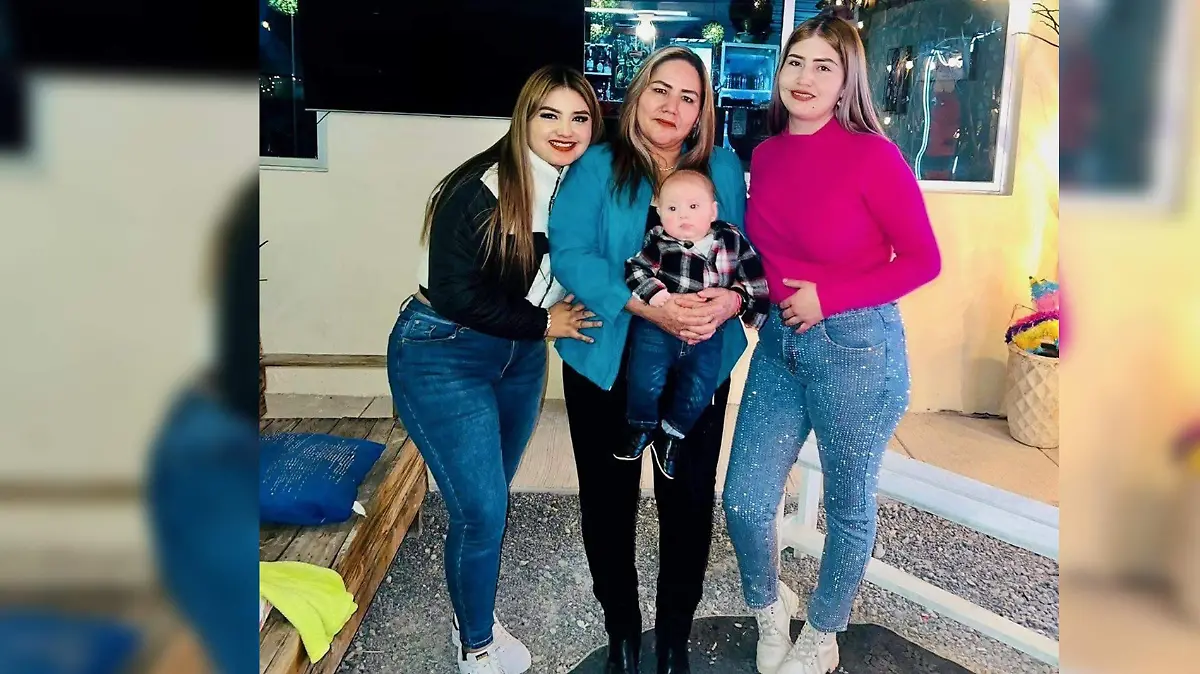 Hijas y nietecito de la cumpleañera Yuly Juárez Herrera