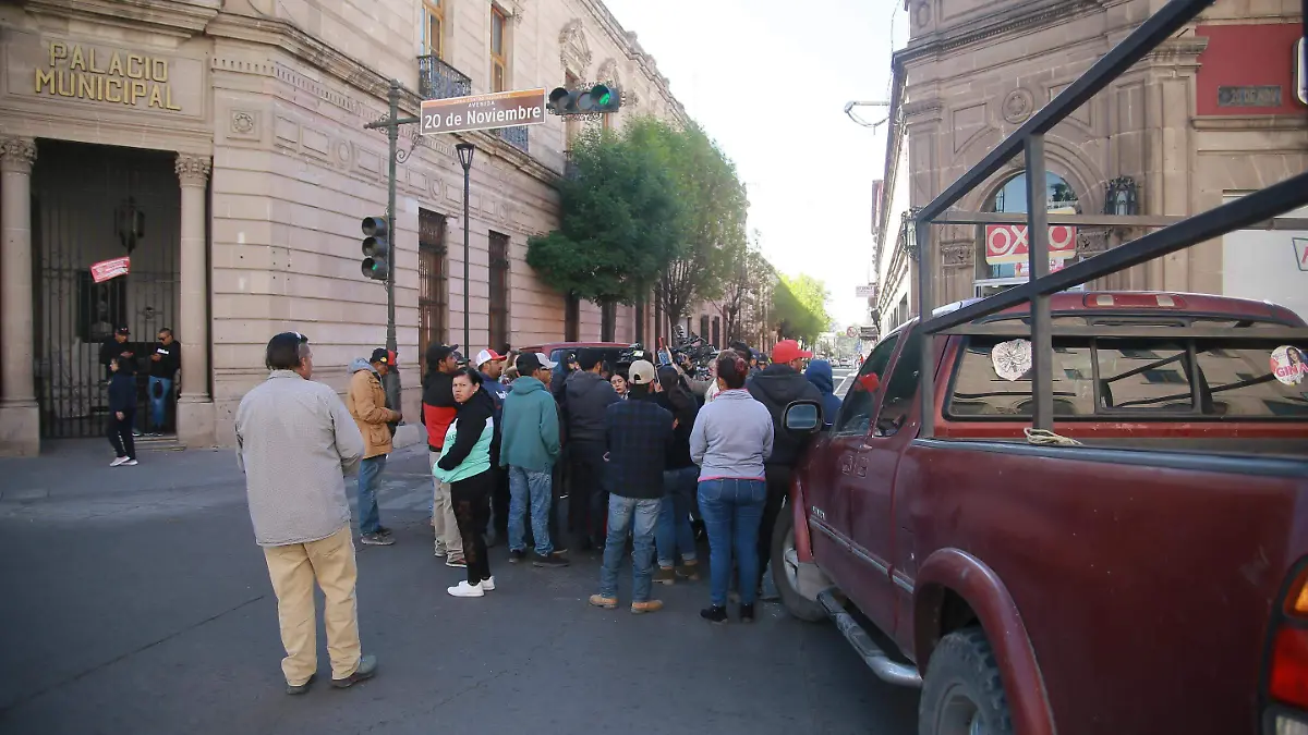 Cierran calles habitantes del Parque Industrial Ladrillero de Durango