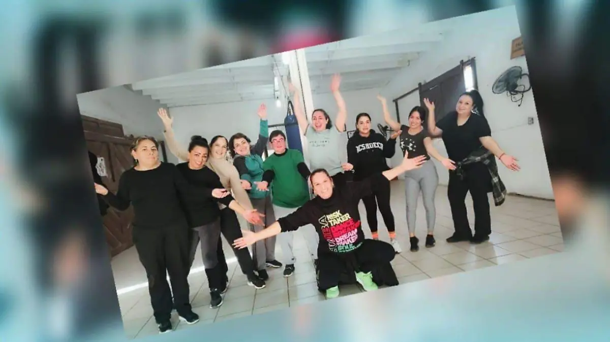 Hermosas damas del grupo de zumba de la Casa de la Cultura